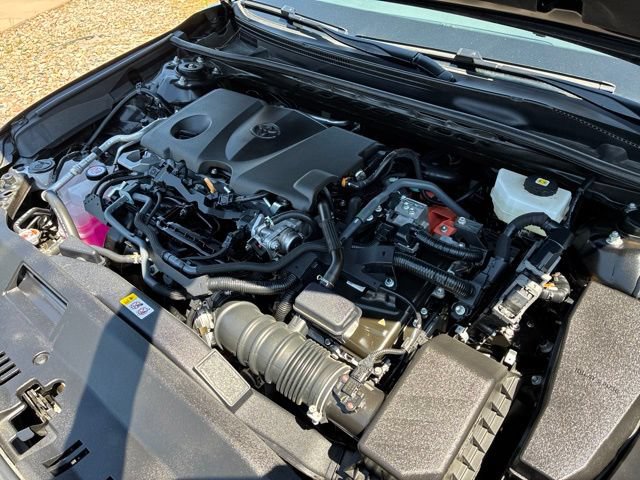 Used 2025 Toyota Camry SE FWD image 11