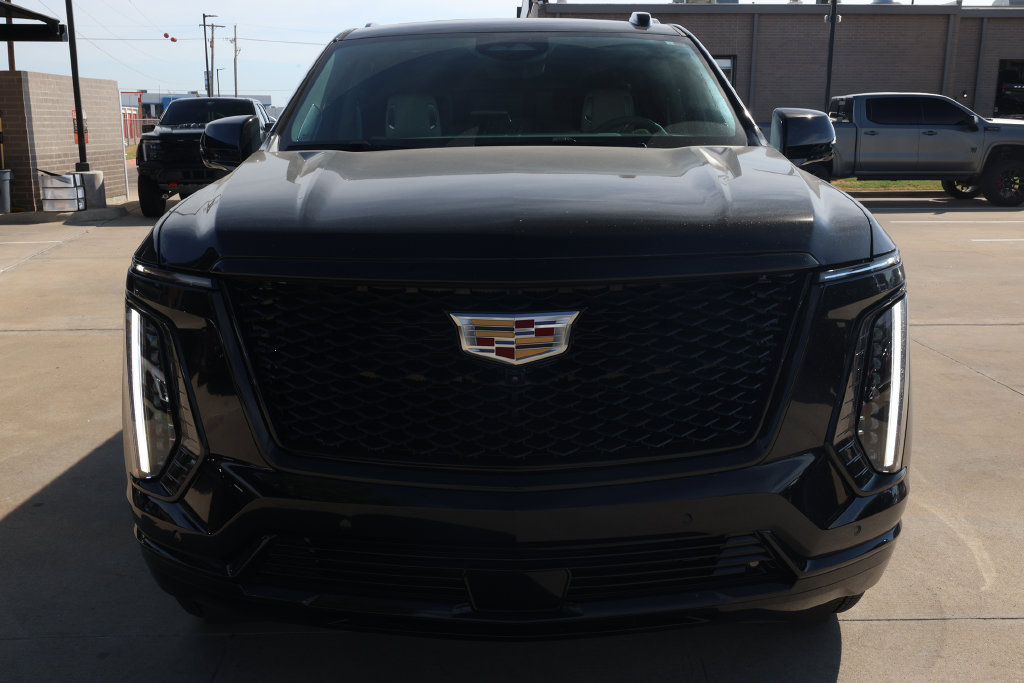 Used 2025 Cadillac Escalade ESV Sport Platinum AWD/4WD image 2