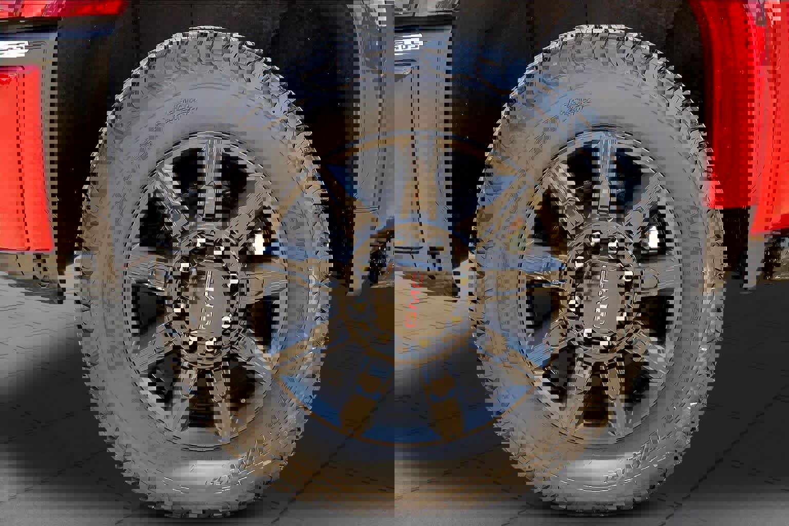 Used 2024 GMC Sierra 2500 AT4 w/ AT4 Premium Plus Package image 11