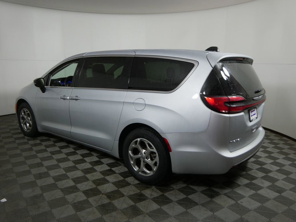 Used 2024 Chrysler Pacifica Limited image 6