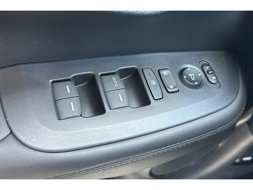 Used 2027 Honda HR-V LX image 12
