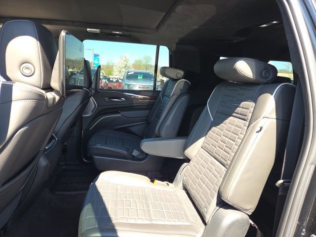 Certified 2023 Cadillac Escalade ESV Premium Luxury Platinum image 18