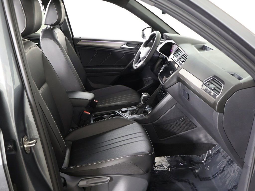 Used 2022 Volkswagen Tiguan SE R-Line AWD/4WD image 31