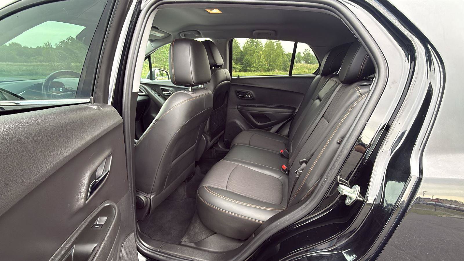 Used 2020 Chevrolet Trax LT w/ Driver Confidence Package AWD/4WD image 23