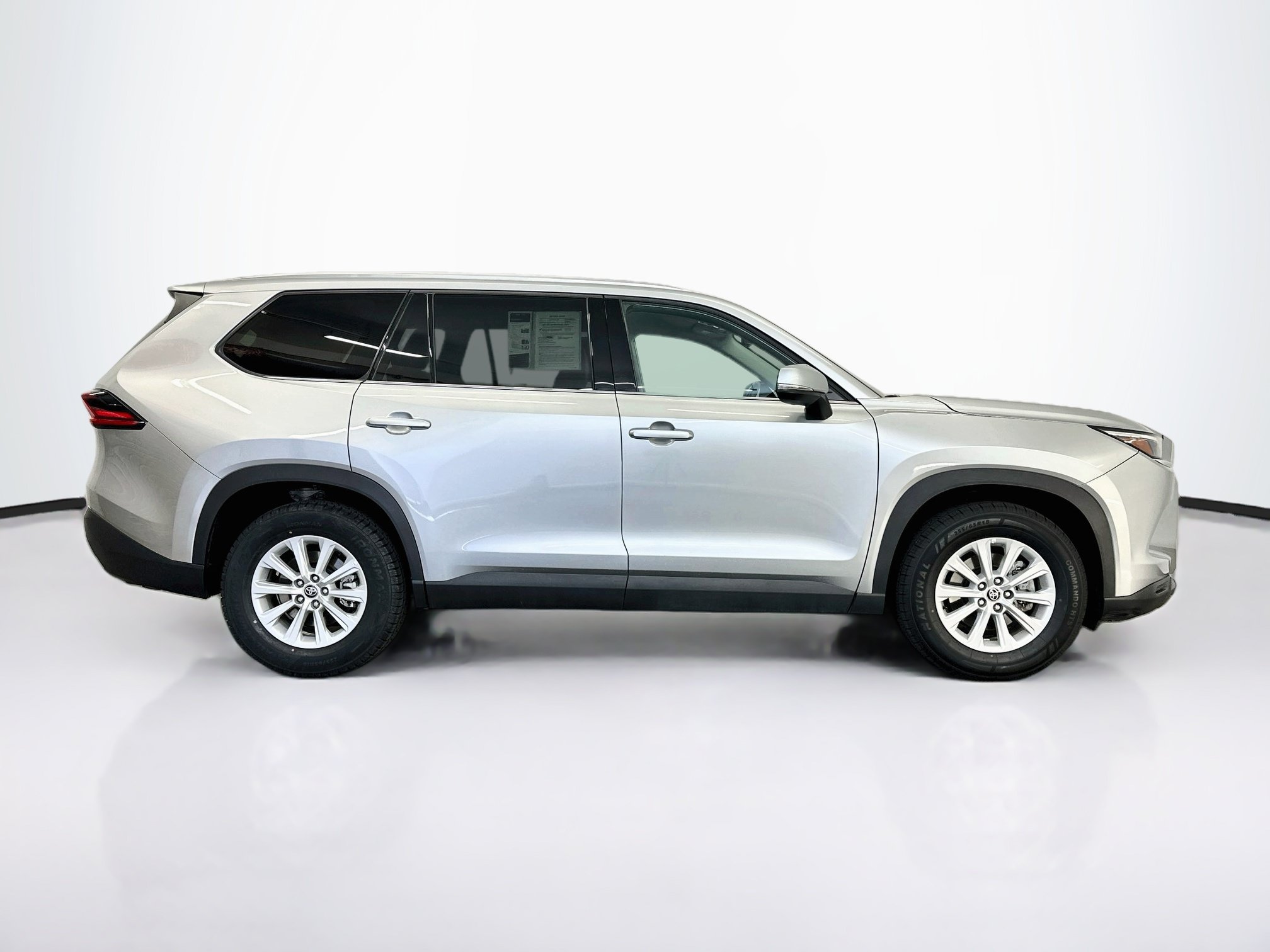 Used 2025 Toyota Grand Highlander AWD image 10