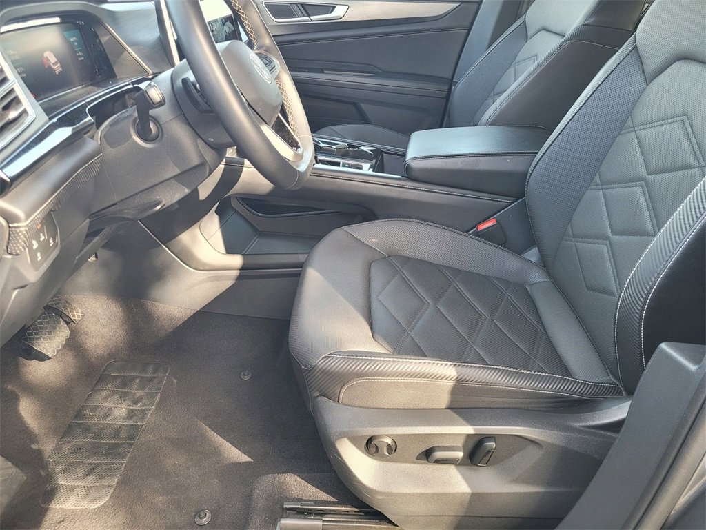 Used 2024 Volkswagen Atlas Cross Sport SE image 20