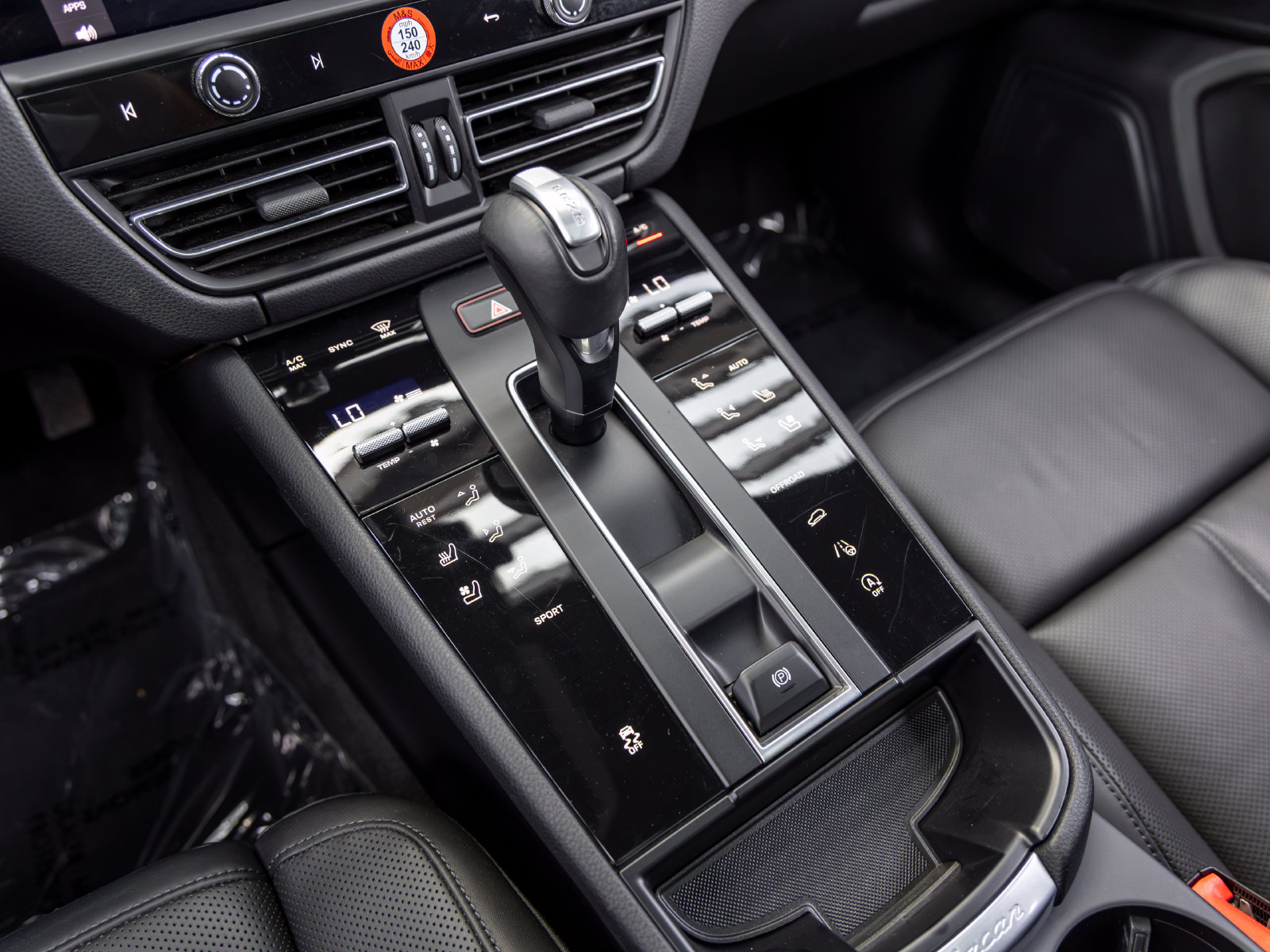 Certified 2023 Porsche Macan AWD/4WD image 43