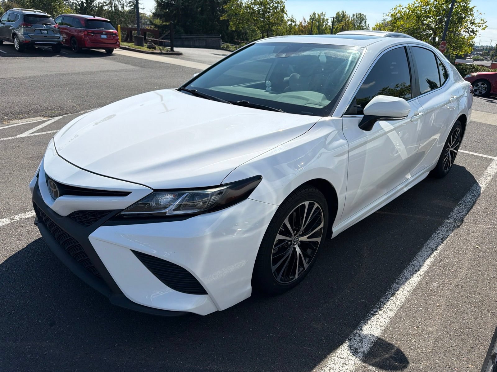 Used 2019 Toyota Camry SE w/ Convenience Package FWD image 1