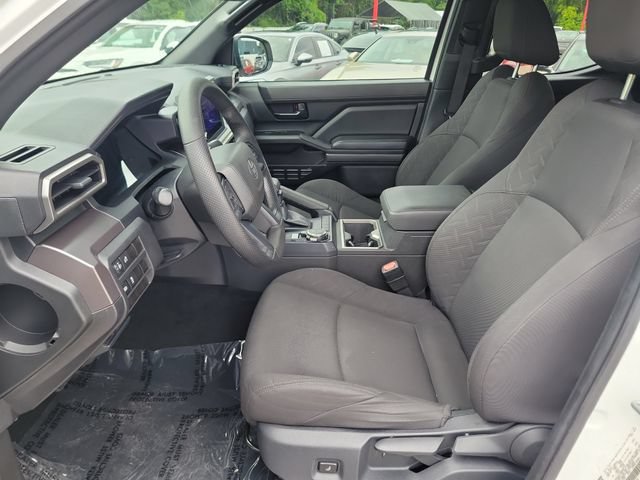 Used 2025 Toyota Tacoma SR5 AWD/4WD image 17
