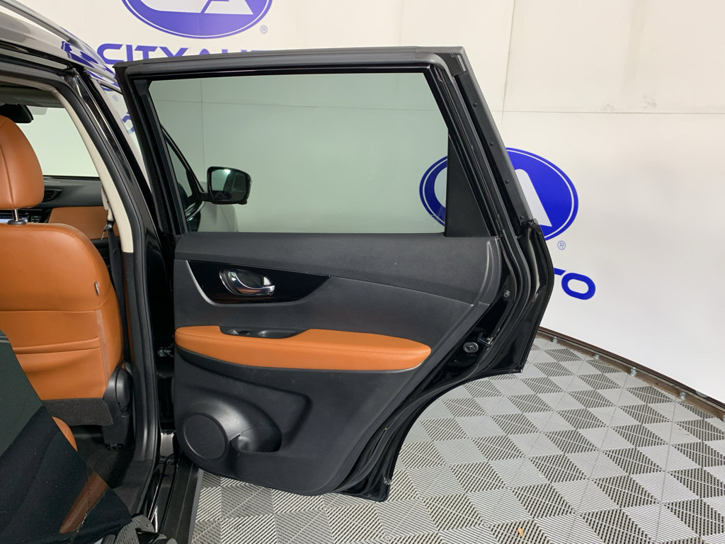 Used 2017 Nissan Rogue SL w/ SL Premium Package image 37