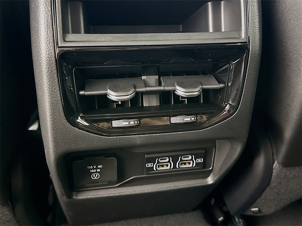 New 2025 Jeep Grand Cherokee Altitude image 26