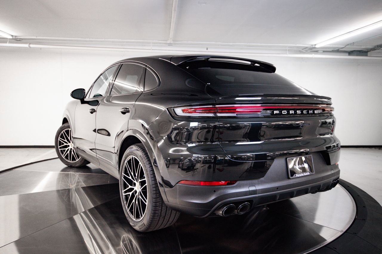 Certified 2024 Porsche Cayenne Coupe image 3