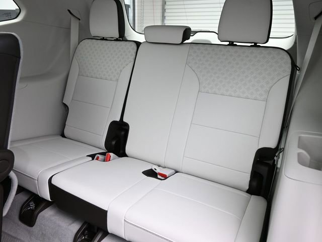 Used 2024 GMC Acadia Denali image 13