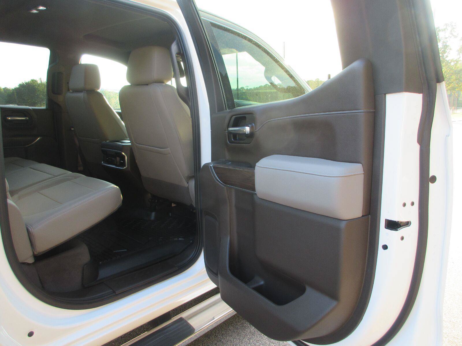 Used 2022 GMC Sierra 1500 SLT w/ SLT Premium Plus Package AWD/4WD image 19