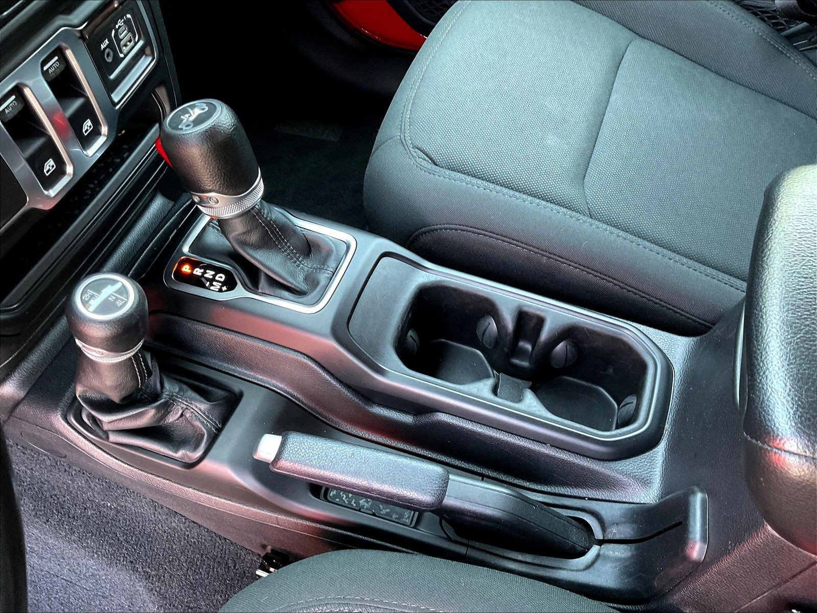 Used 2018 Jeep Wrangler Sport AWD/4WD image 18