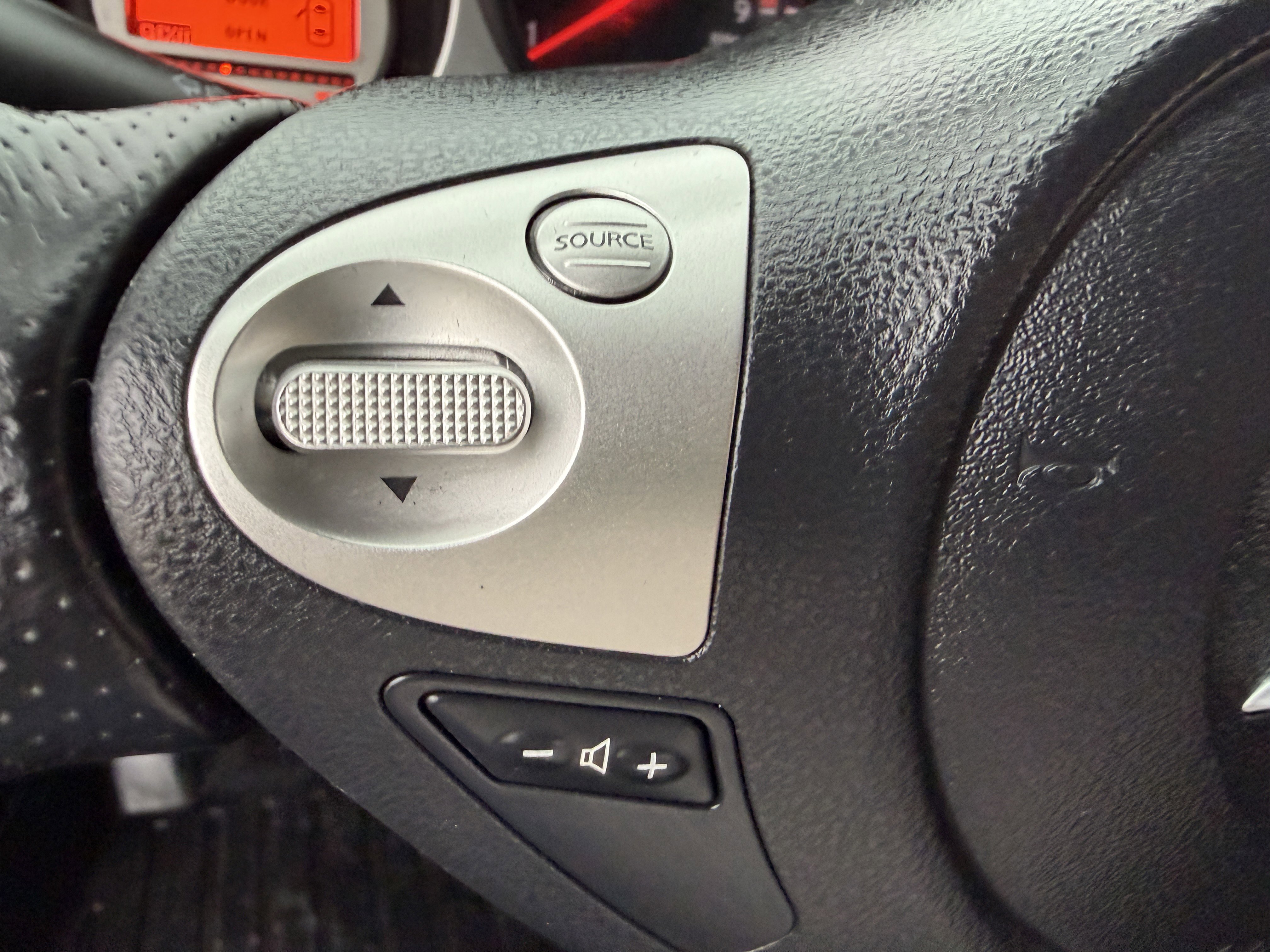 Used 2011 Nissan 370Z Coupe image 26