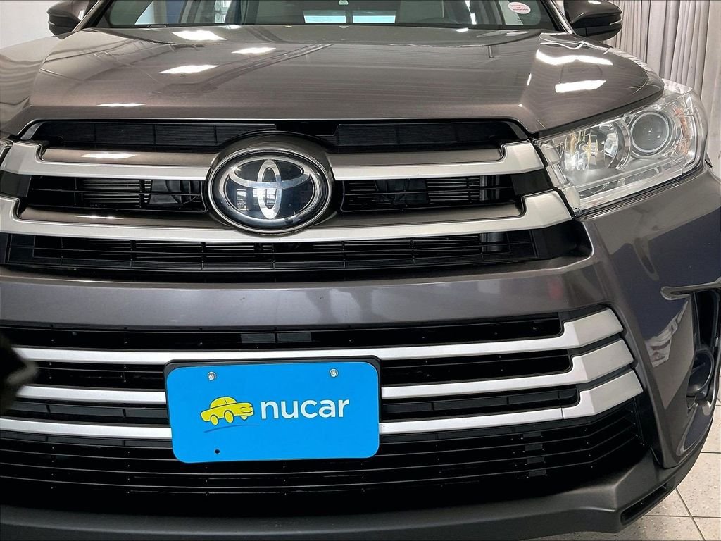 Used 2019 Toyota Highlander LE AWD/4WD image 32