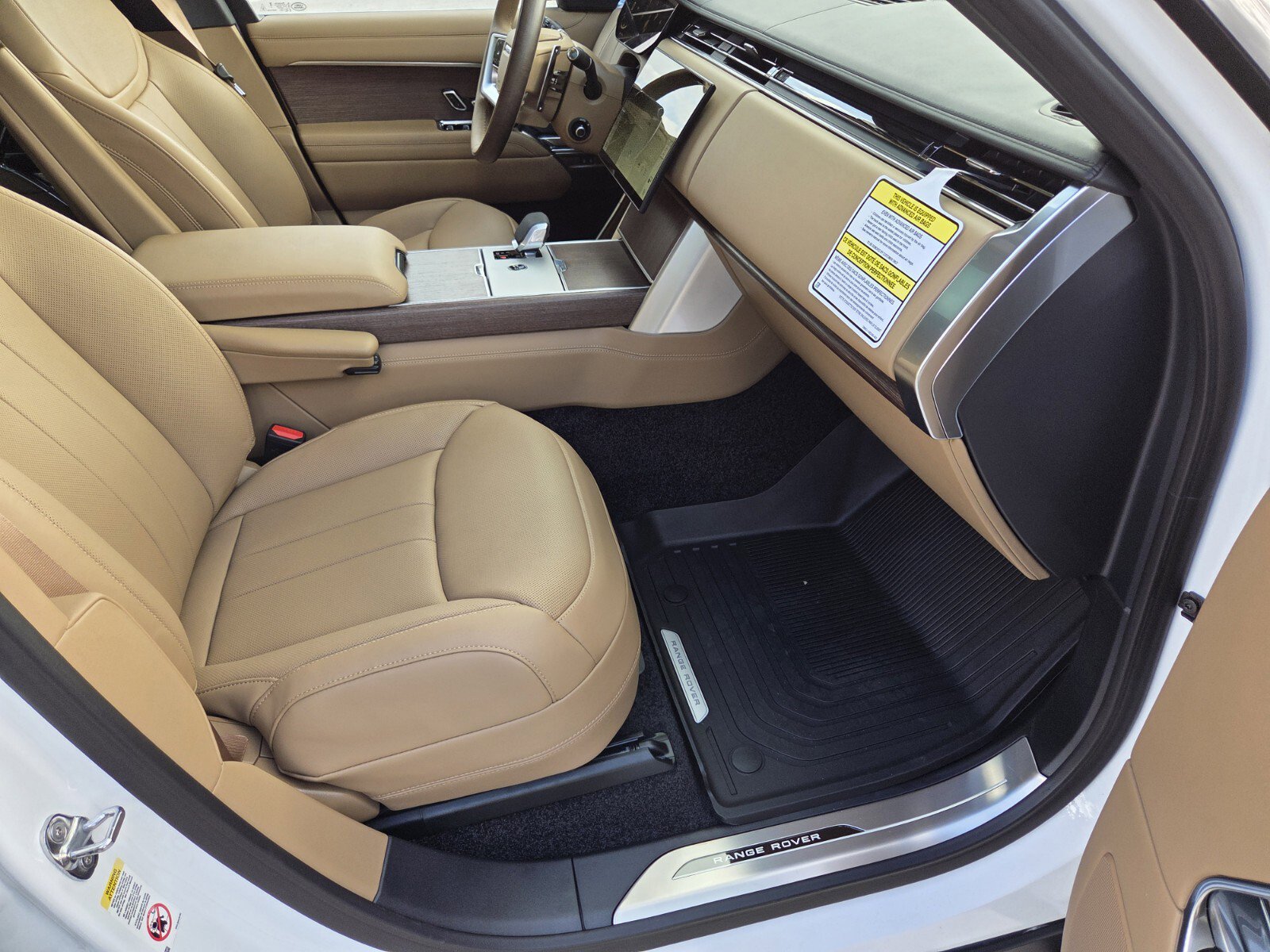 New 2025 Land Rover Range Rover SE image 3