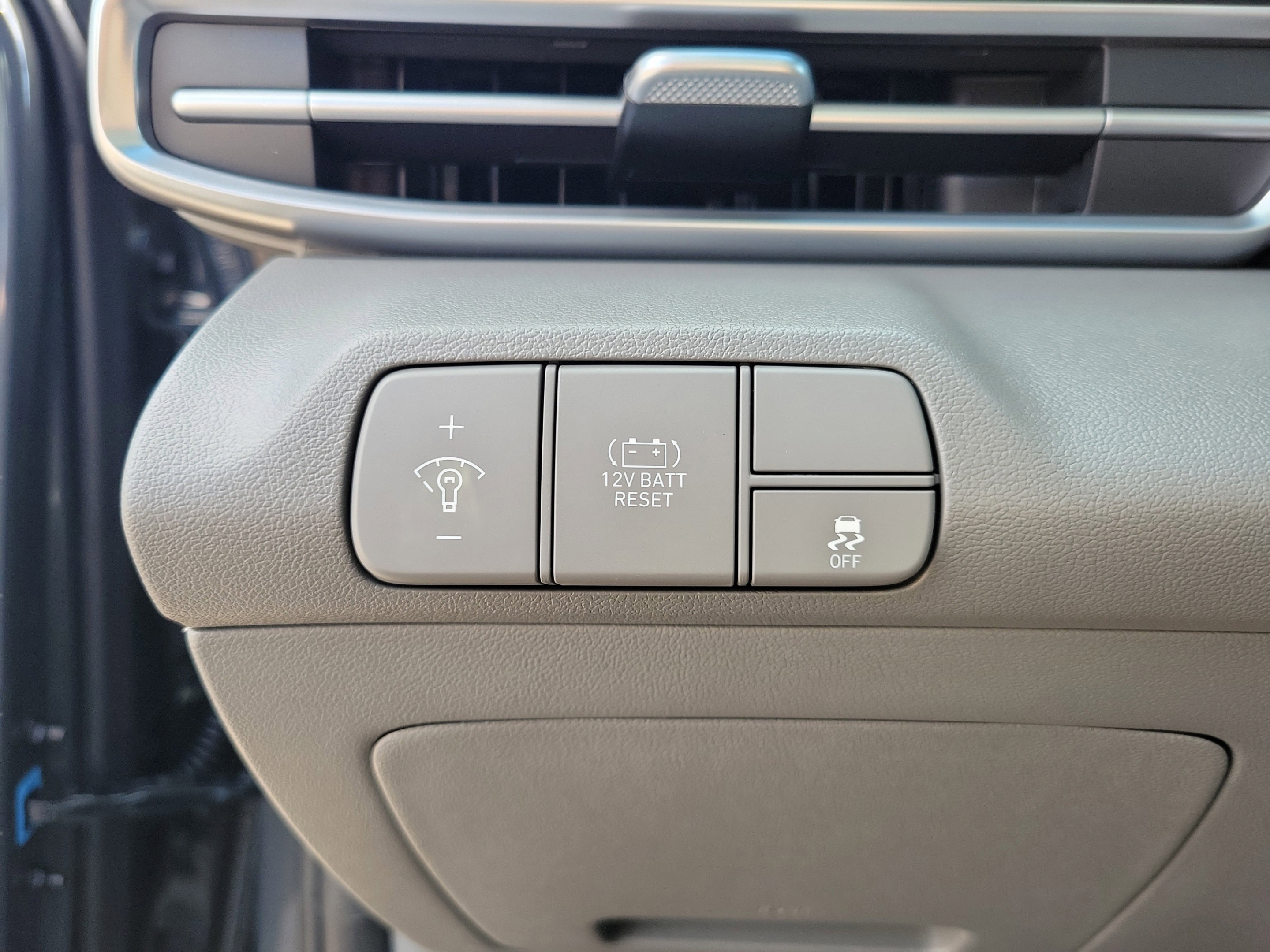 New 2025 Hyundai Elantra Hybrid w/ Cargo Package FWD image 16
