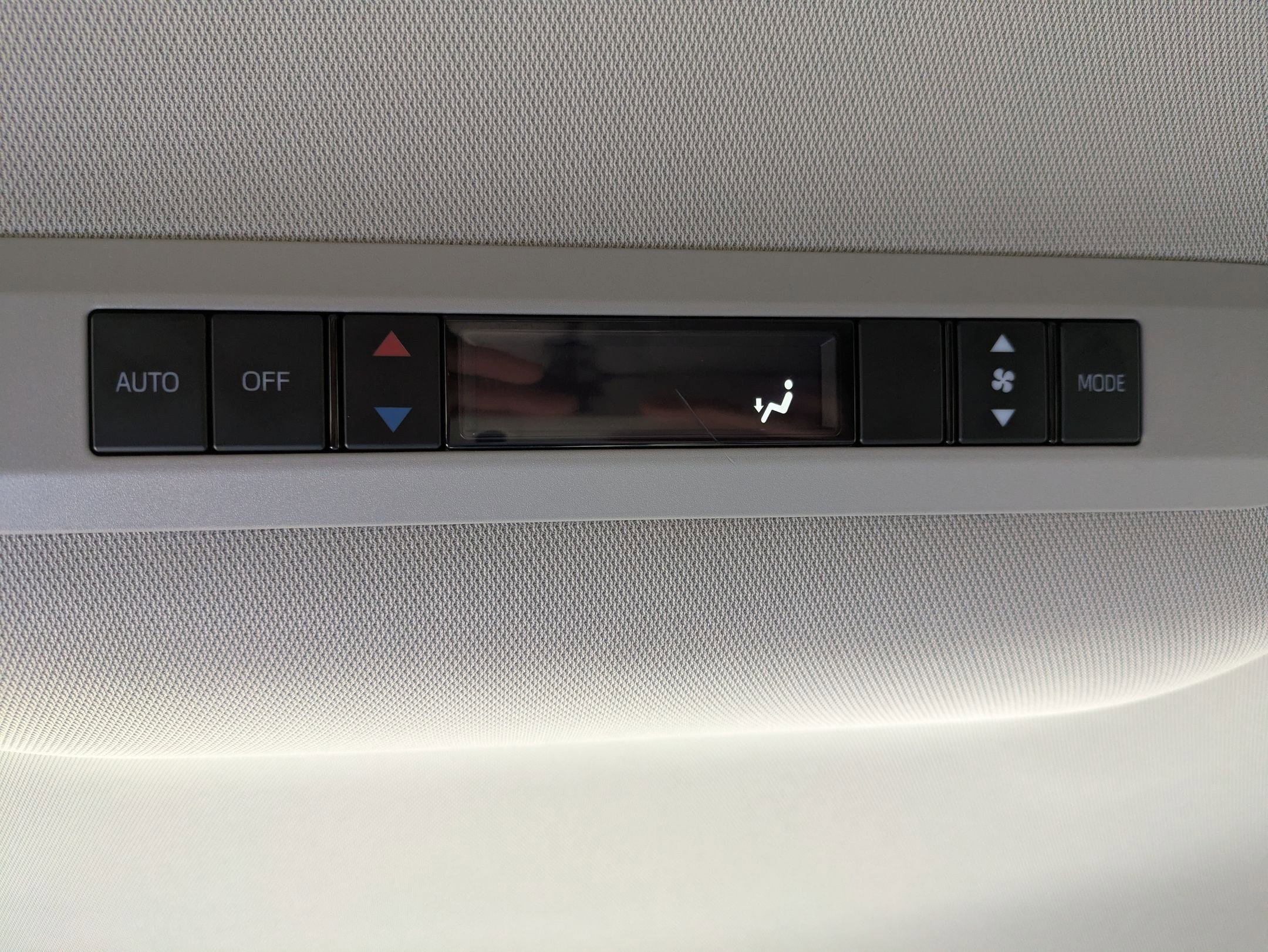 Used 2025 Toyota Sienna LE image 30