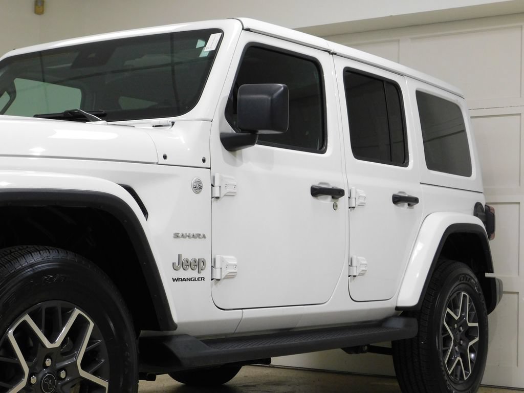 Used 2024 Jeep Wrangler Unlimited Sahara w/ Technology Group AWD/4WD image 14