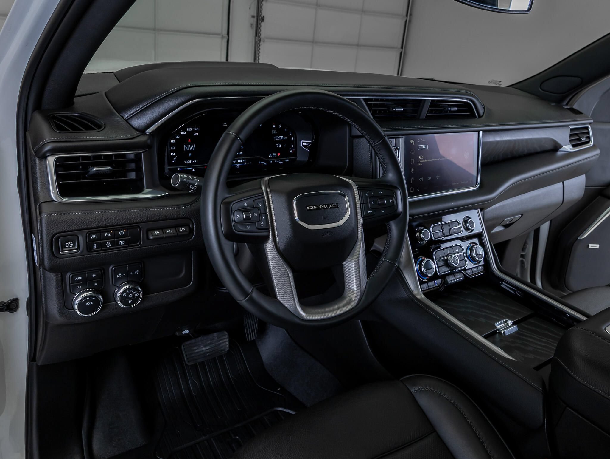 Used 2023 GMC Yukon Denali AWD/4WD image 15