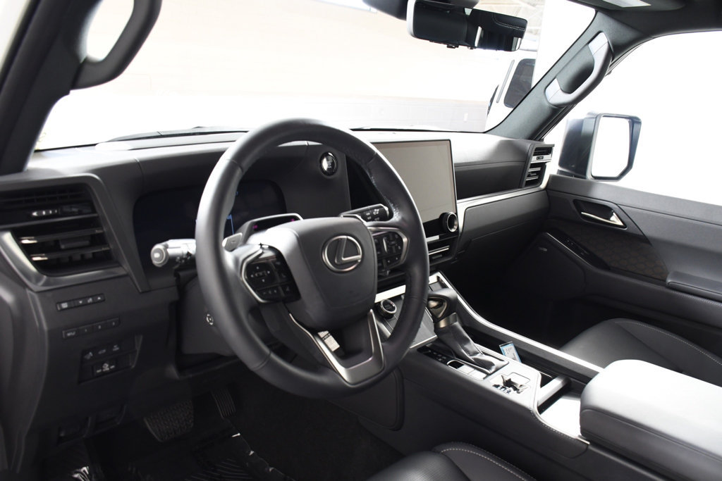Used 2025 Lexus GX 550 w/ Cold Area Package AWD/4WD image 12