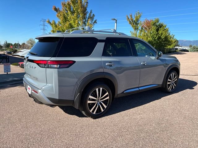 Used 2025 Nissan Pathfinder Platinum AWD/4WD image 7