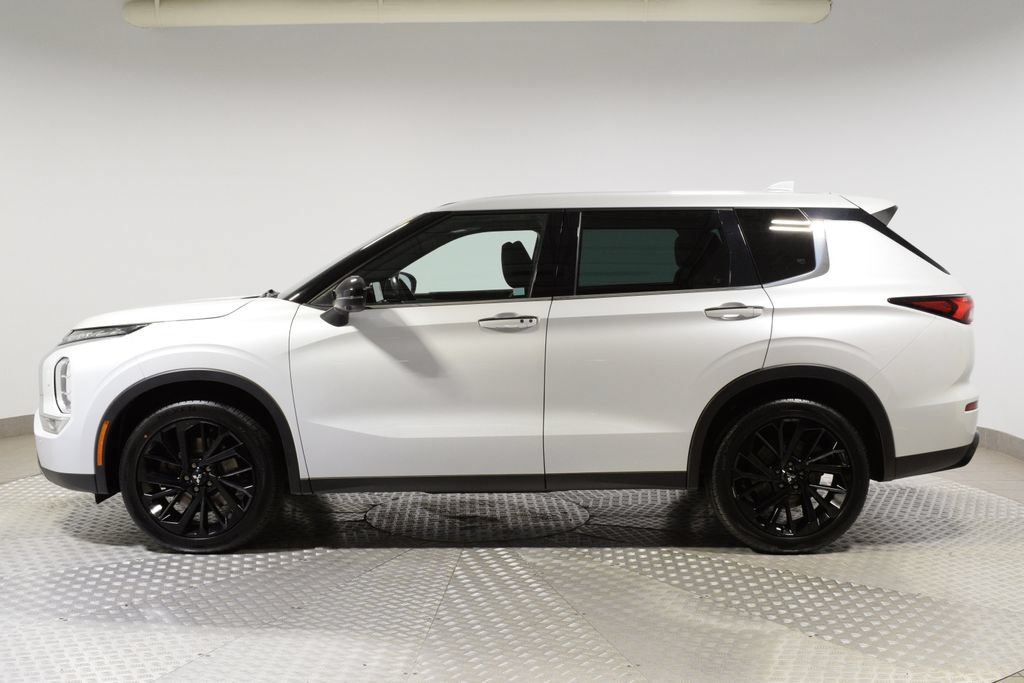 Used 2023 Mitsubishi Outlander SE AWD/4WD image 4