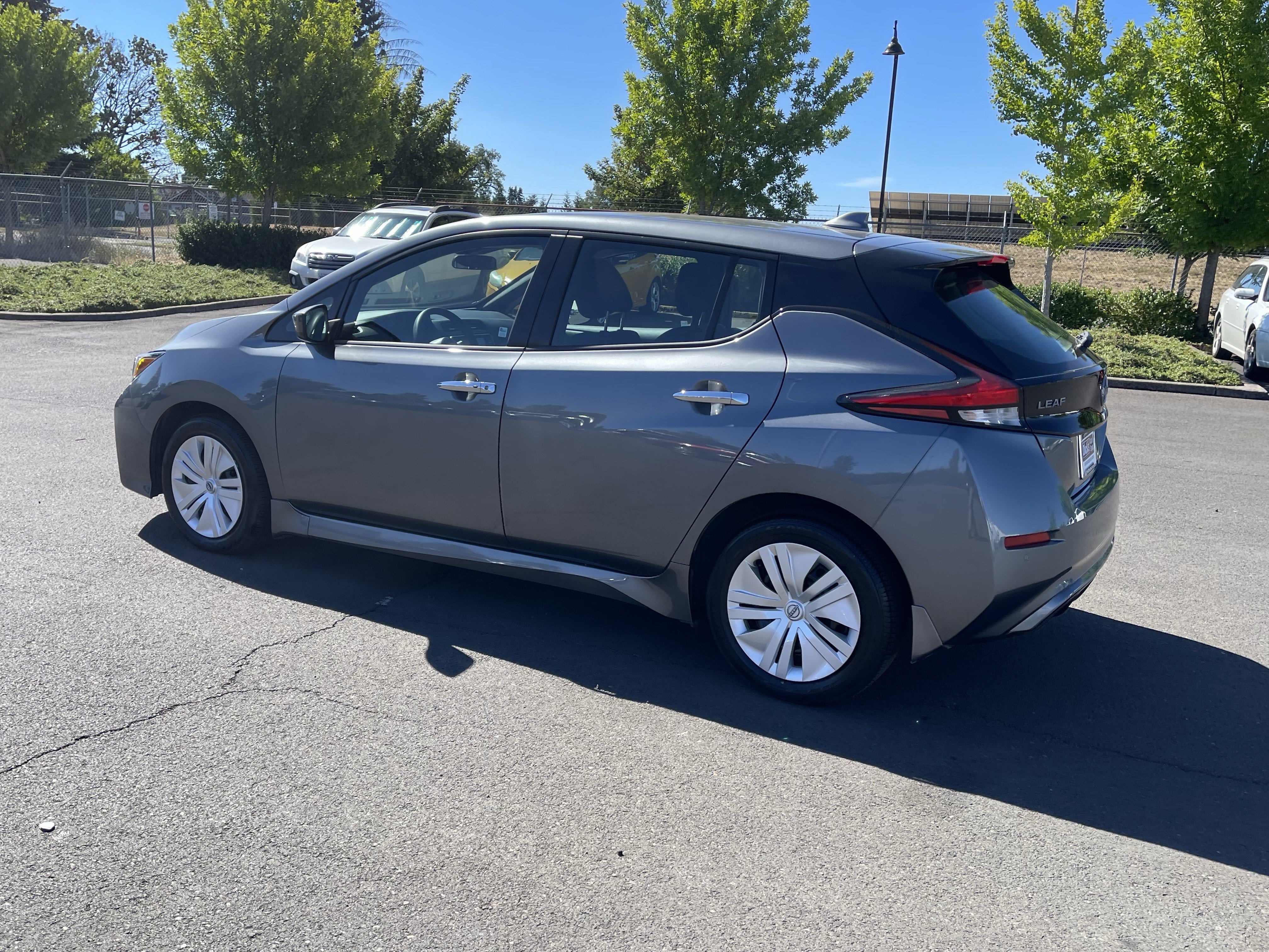 Used 2025 Nissan Leaf S FWD image 3