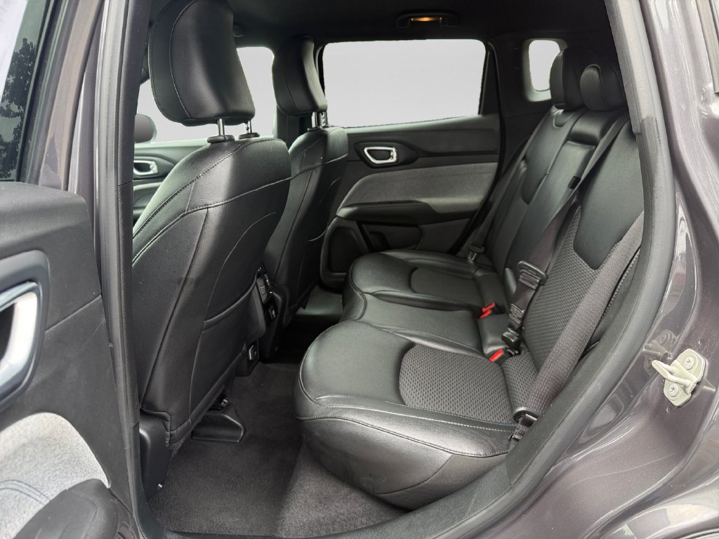 Used 2024 Jeep Compass Latitude AWD/4WD image 14