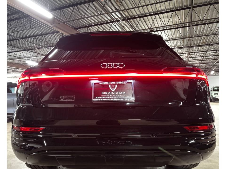 Used 2024 Audi Q8 e-tron Premium image 15