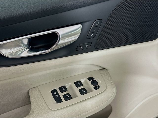 Used 2020 Volvo S60 T6 Momentum image 19