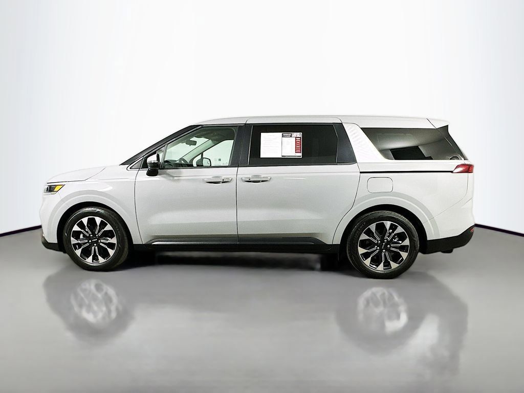 Used 2024 Kia Carnival EX FWD image 5