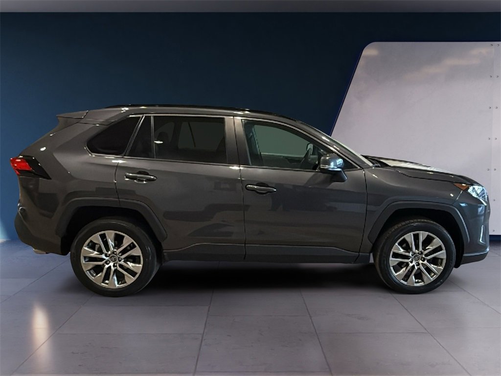 Used 2019 Toyota RAV4 XLE Premium image 8