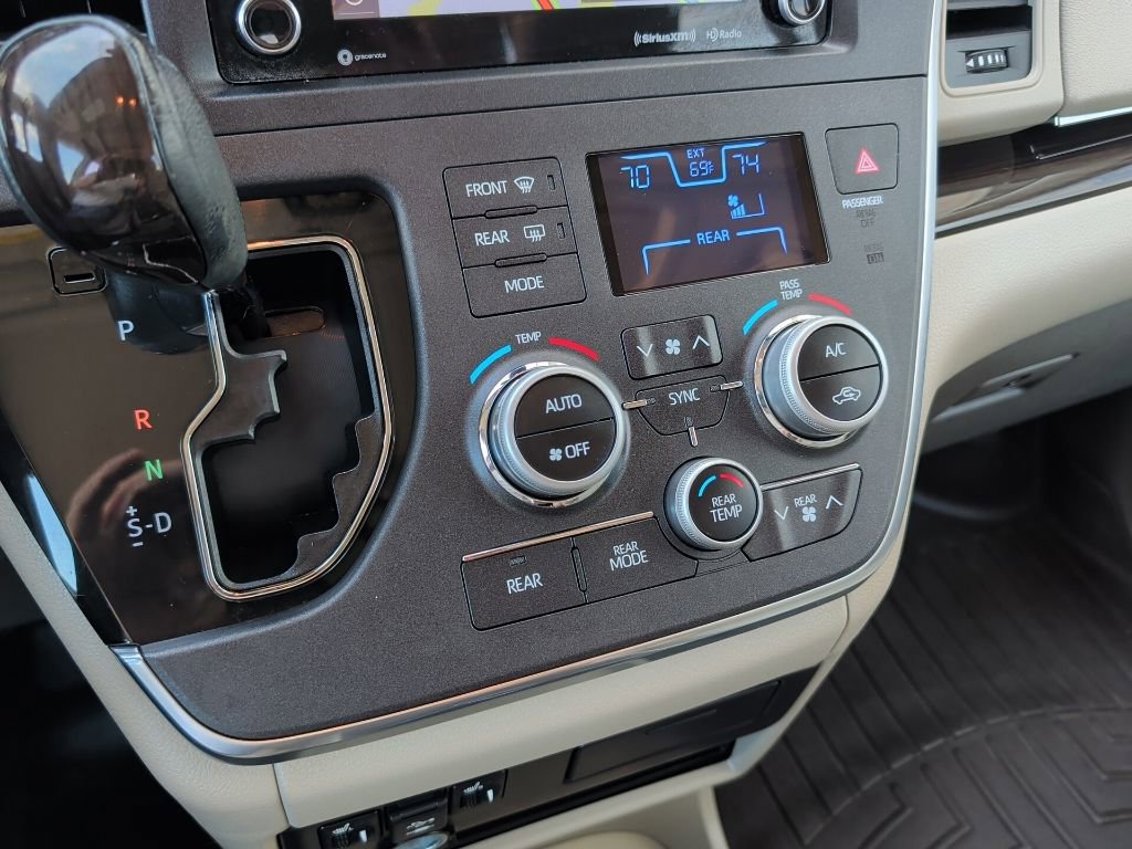 Used 2018 Toyota Sienna XLE Premium FWD image 22