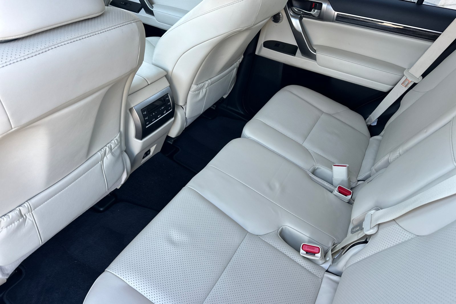 Used 2022 Lexus GX 460 Luxury w/ Off Road Package AWD/4WD image 28
