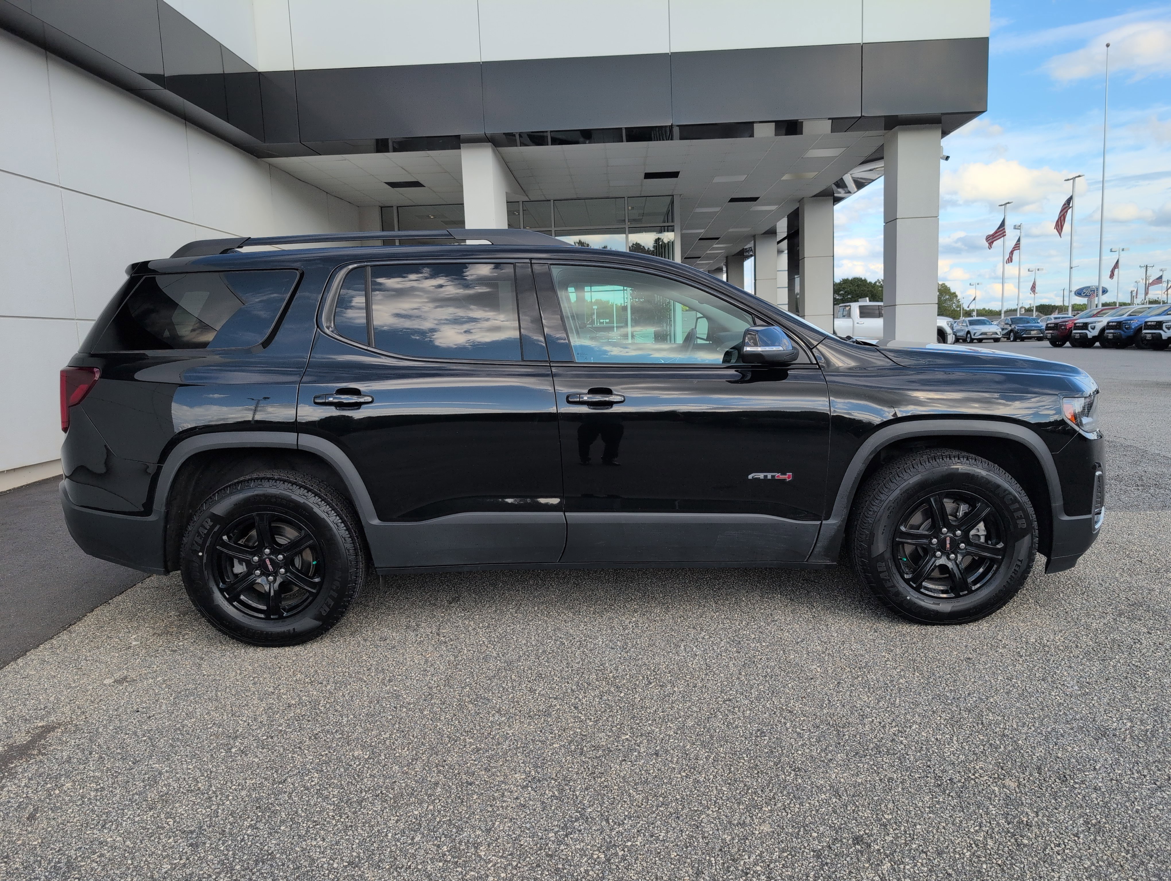 Used 2023 GMC Acadia AT4 w/ Technology Package image 10