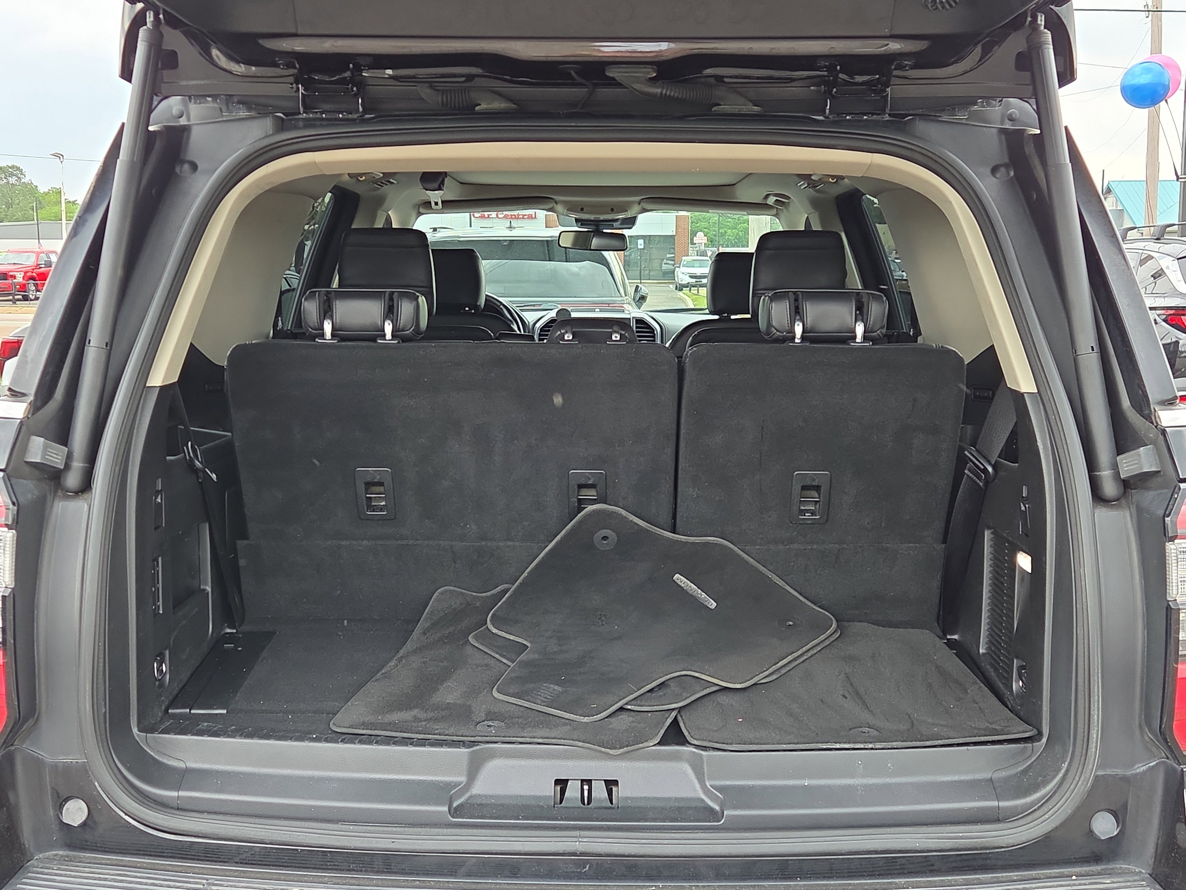 Used 2019 Ford Expedition Platinum RWD image 4