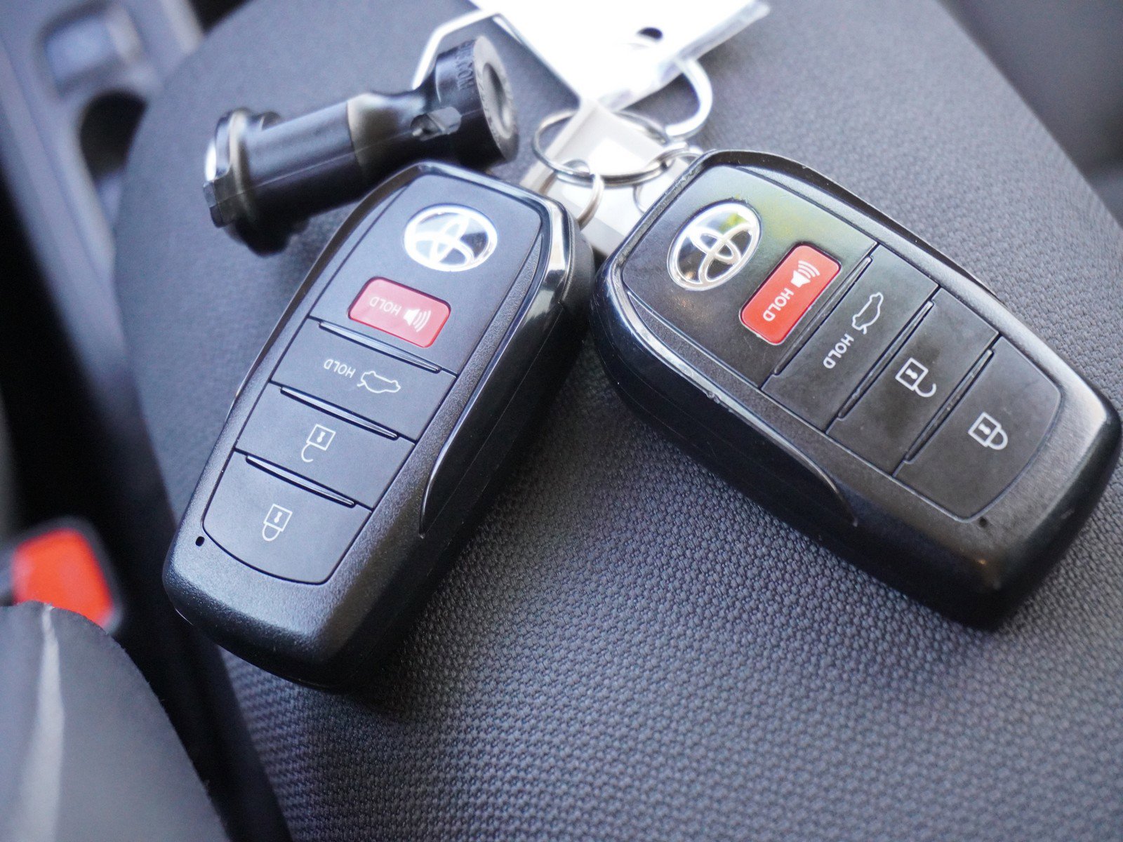 Used 2024 Toyota Corolla LE w/ LE Convenience Package FWD image 16