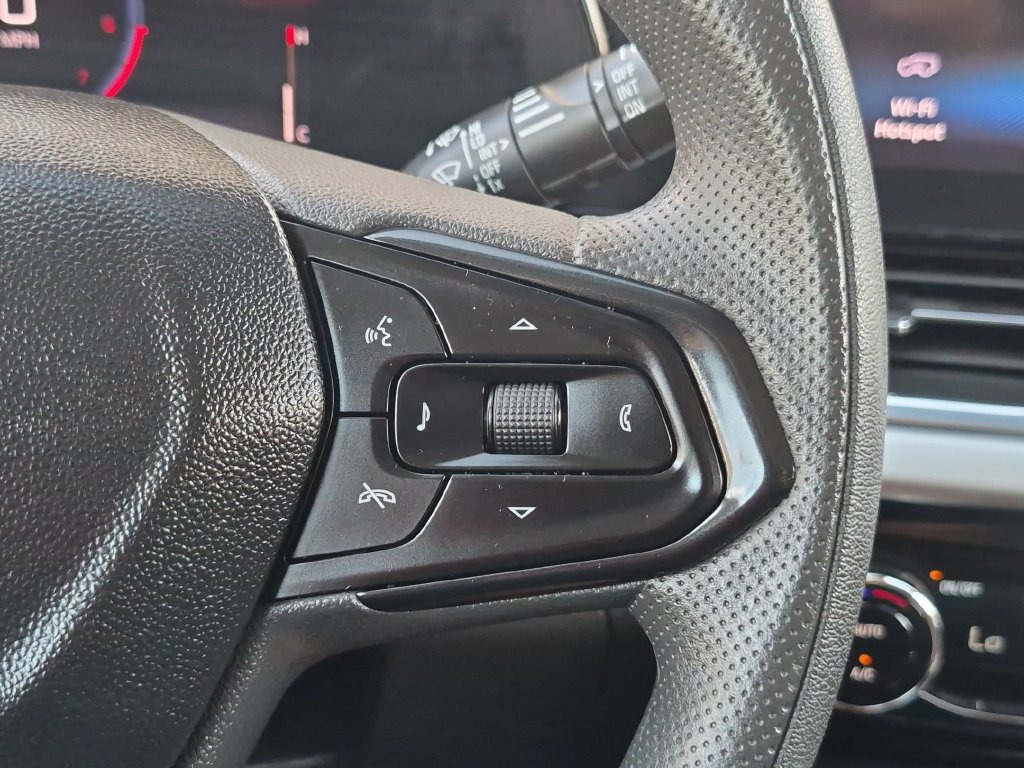 Used 2026 Chevrolet Trax LT FWD image 22