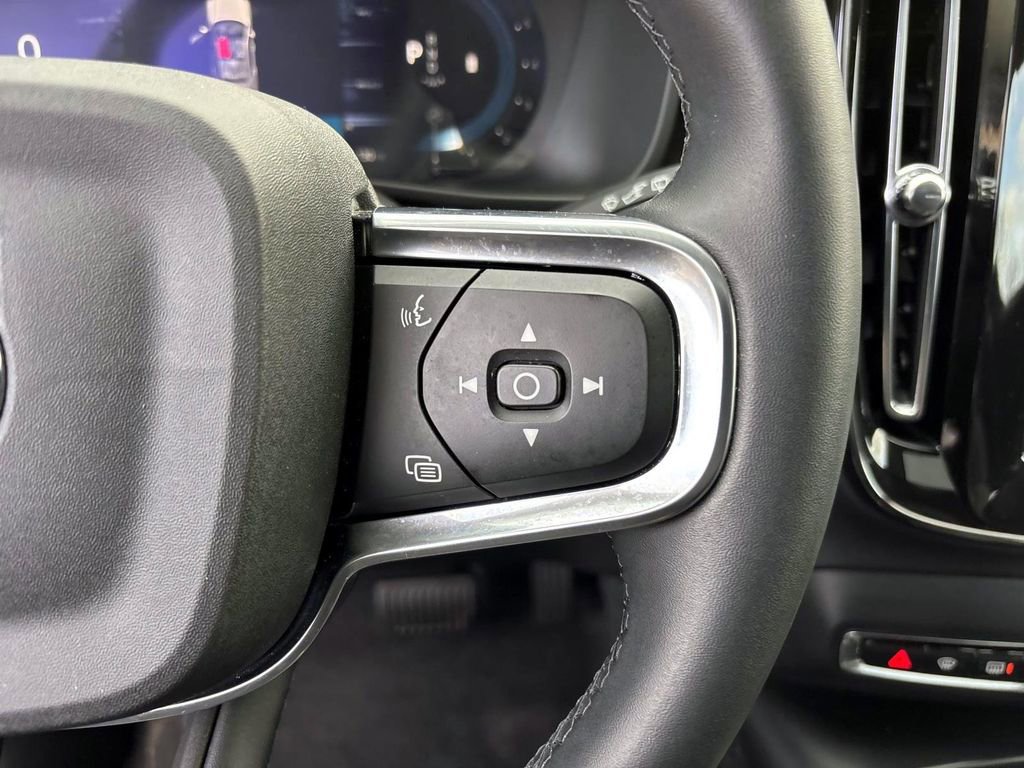 Used 2025 Volvo XC40 B5 Core w/ Protection Package Premier image 18