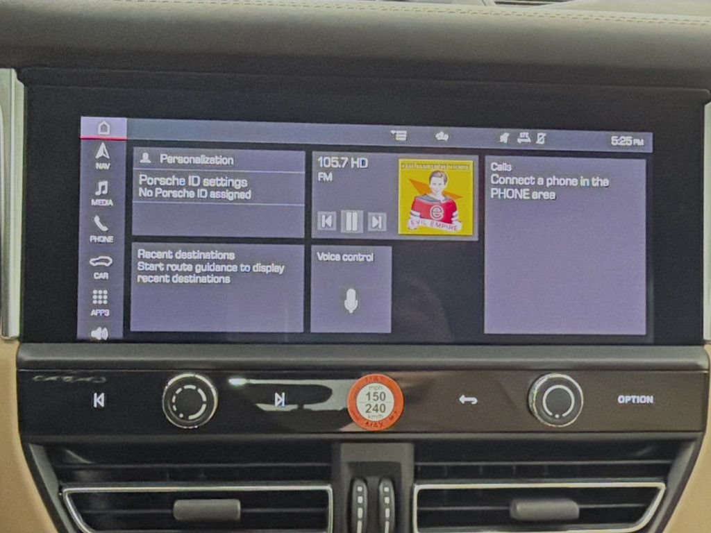 Certified 2023 Porsche Macan AWD/4WD image 17