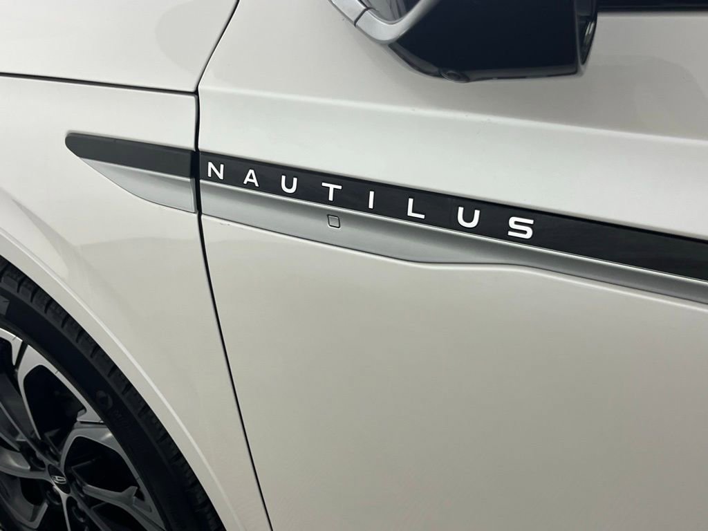 Used 2024 Lincoln Nautilus Reserve AWD/4WD image 11