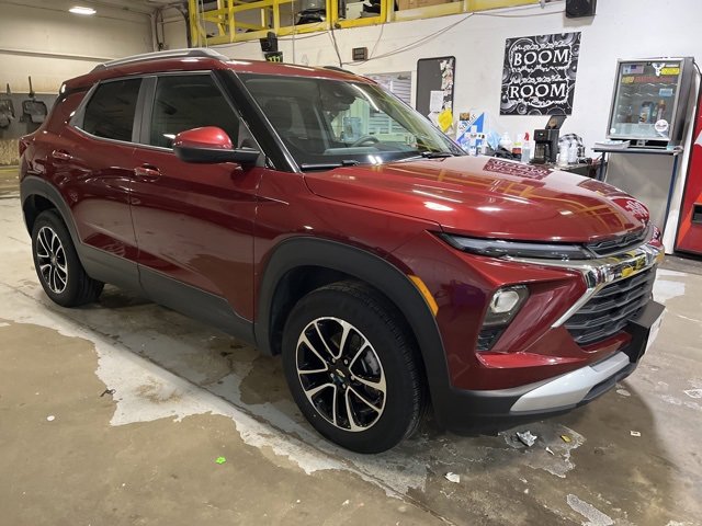 Used 2025 Chevrolet TrailBlazer LT image 3