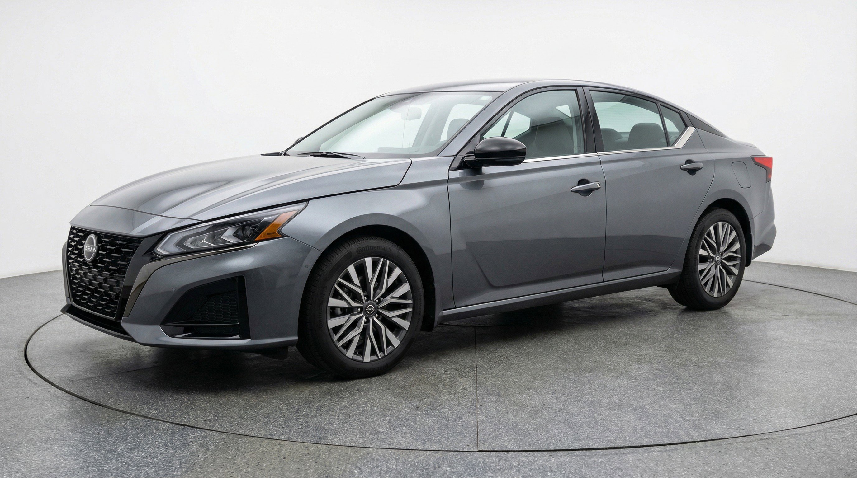 Used 2025 Nissan Altima 2.5 SV image 3