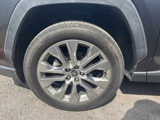 Used 2020 Toyota RAV4 XLE Premium FWD image 12
