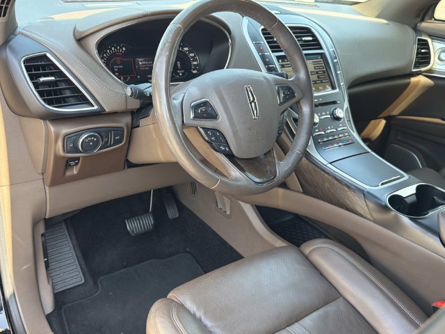 Used 2016 Lincoln MKX Reserve w/ Luxury Package FWD image 17