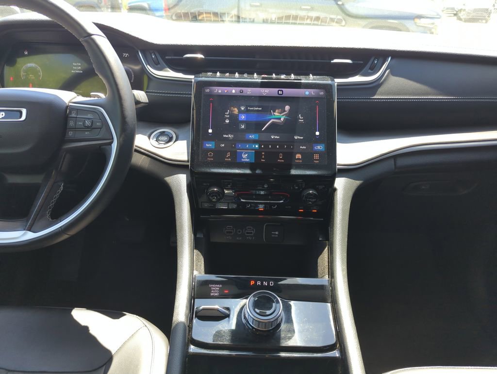 Used 2022 Jeep Grand Cherokee Limited image 16