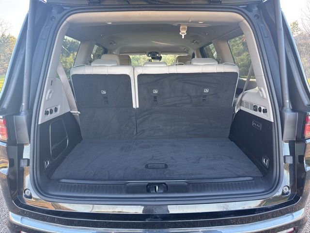 Used 2024 Jeep Wagoneer Series II w/ Flexible Seating Group image 10